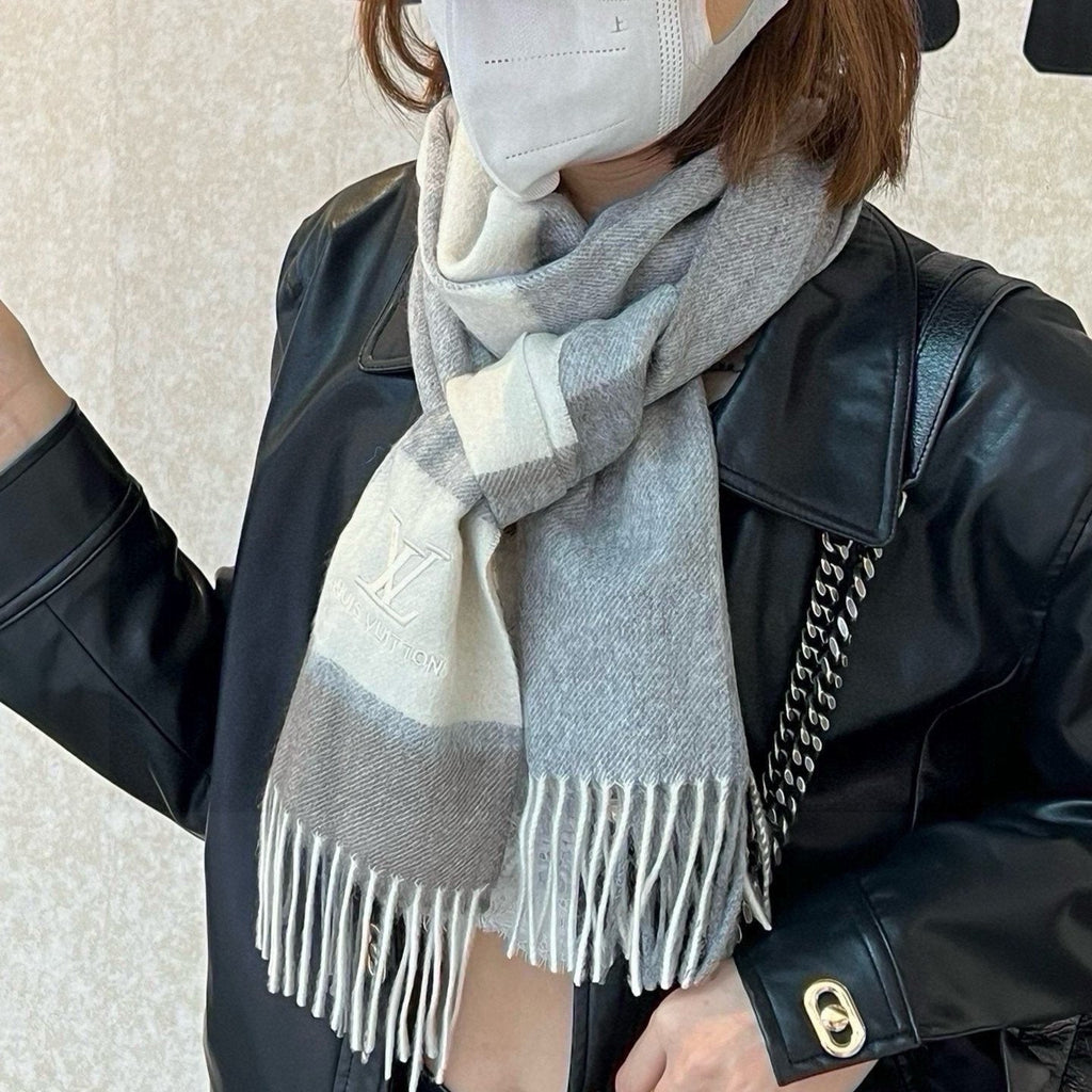 LOUIS VUITTON SCARF 180 CM IN DOVE GRAY MIX WHITE CASHMERE 399873