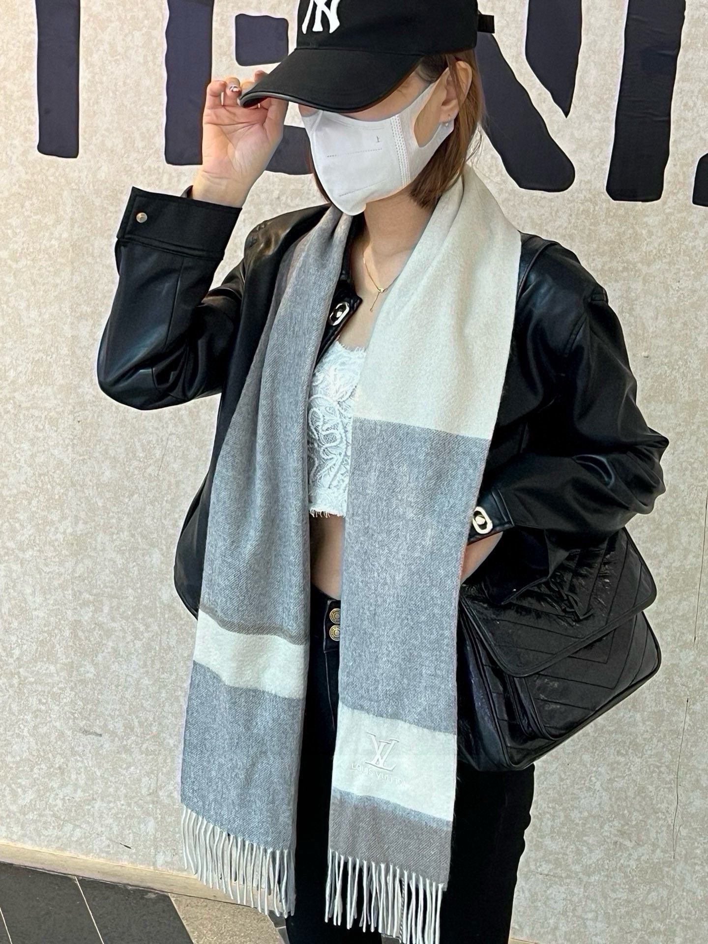 LOUIS VUITTON SCARF 180 CM IN DOVE GRAY MIX WHITE CASHMERE 399873