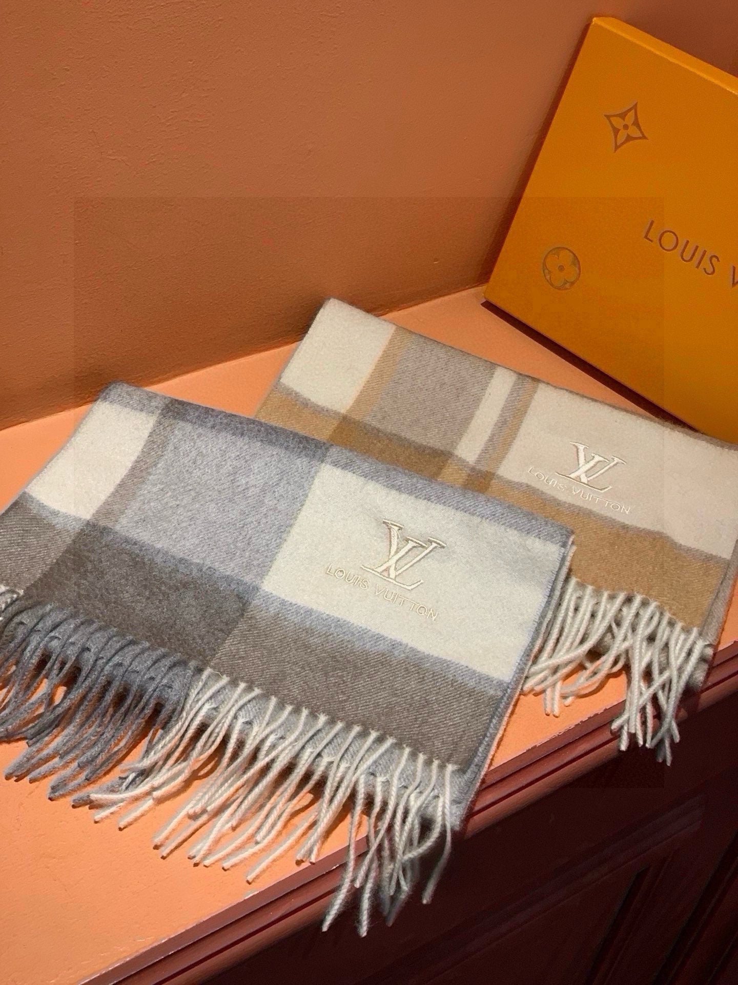 LOUIS VUITTON SCARF 180 CM IN DOVE GRAY MIX WHITE CASHMERE 399873