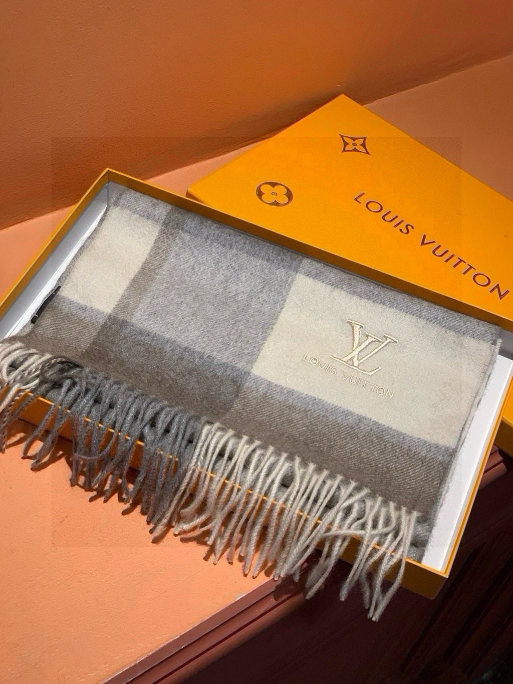 LOUIS VUITTON SCARF 180 CM IN DOVE GRAY MIX WHITE CASHMERE 399873