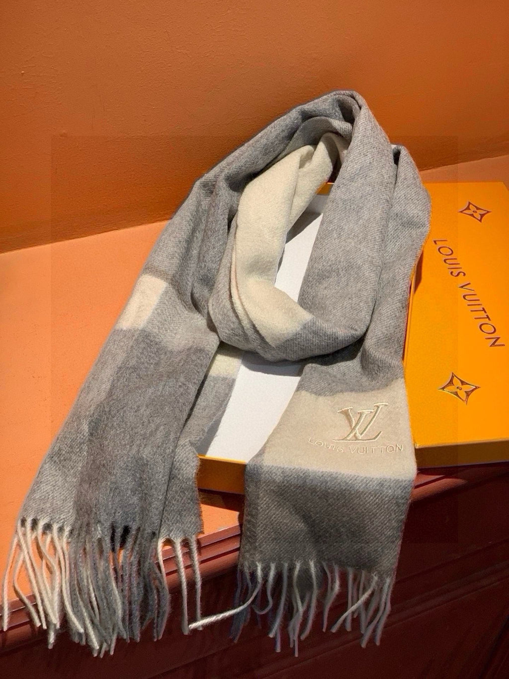 LOUIS VUITTON SCARF 180 CM IN DOVE GRAY MIX WHITE CASHMERE 399873