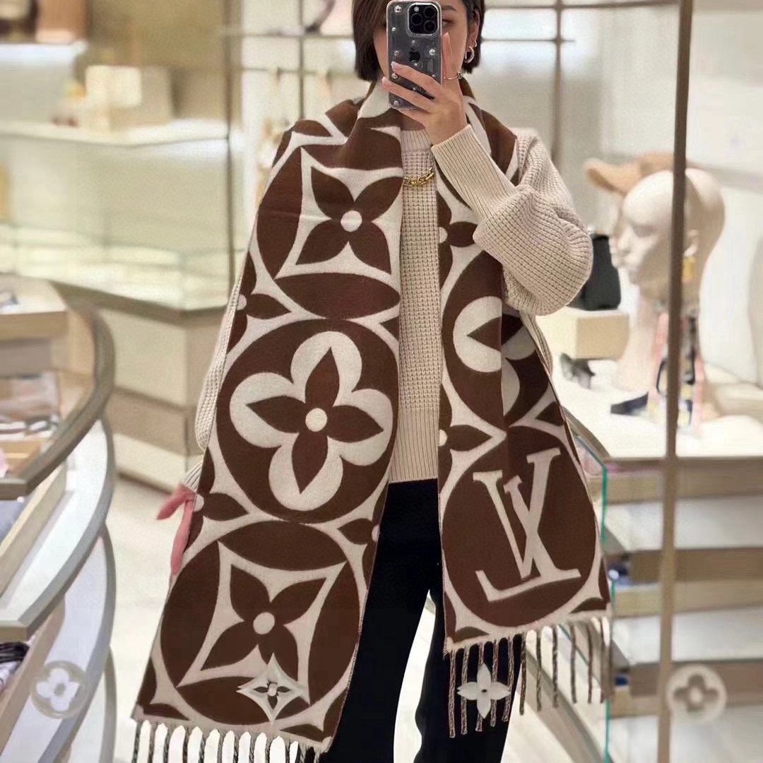LOUIS VUITTON MEDALLION SCARF 235 CM IN CHOCOLATE BROWN MIX WHITE WOOL 399900