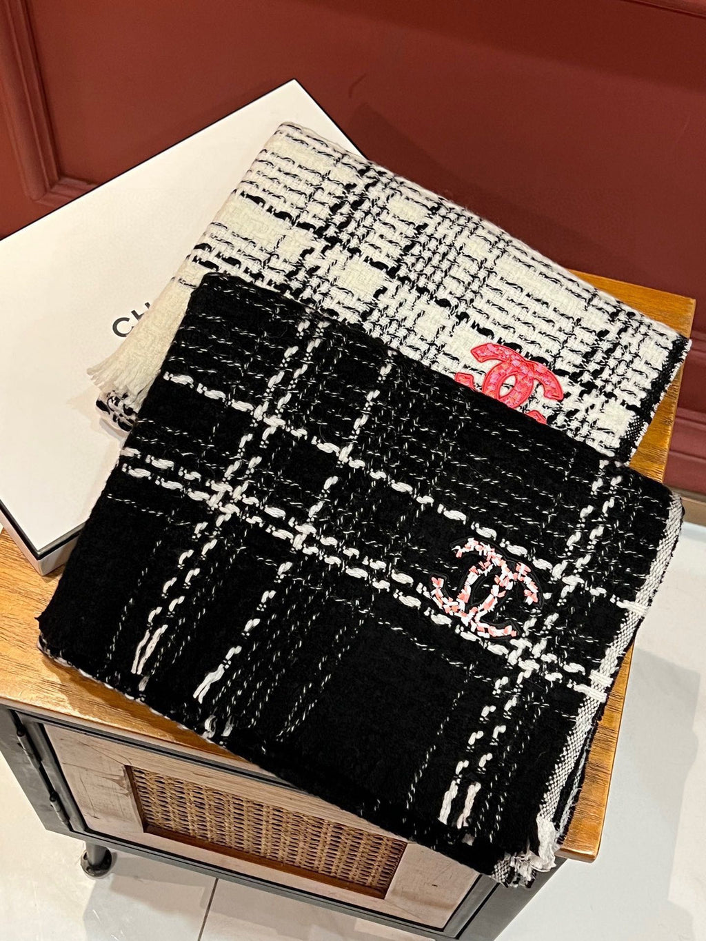 CHANEL SCARF 200 CM IN WHITE CASHMERE 402146