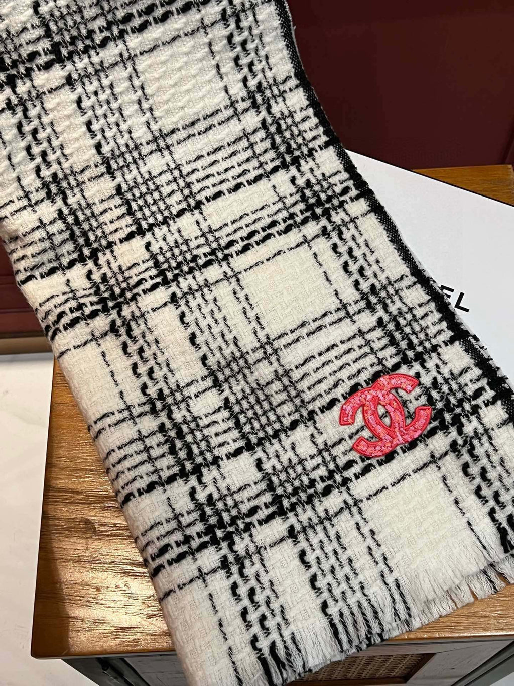 CHANEL SCARF 200 CM IN WHITE CASHMERE 402146