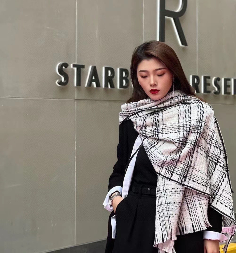 CHANEL SCARF 200 CM IN WHITE CASHMERE 402146