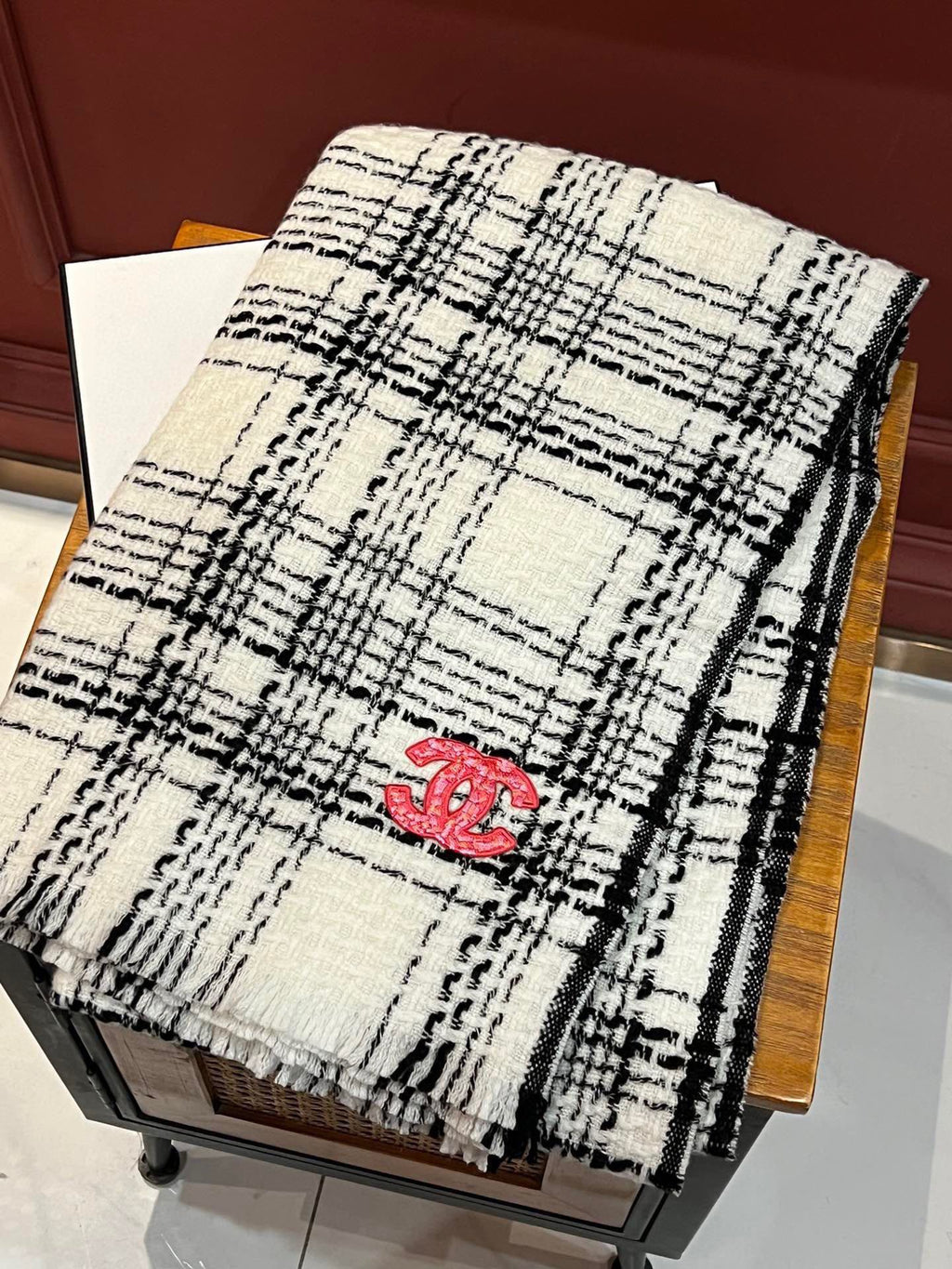 CHANEL SCARF 200 CM IN WHITE CASHMERE 402146