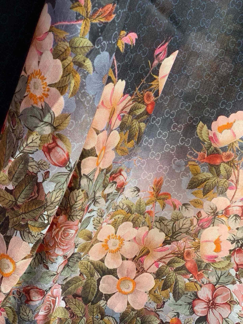 GUCCI SCARF 200 CM IN BLACK CASHMERE WITH COLORFUL FLOWER 405252