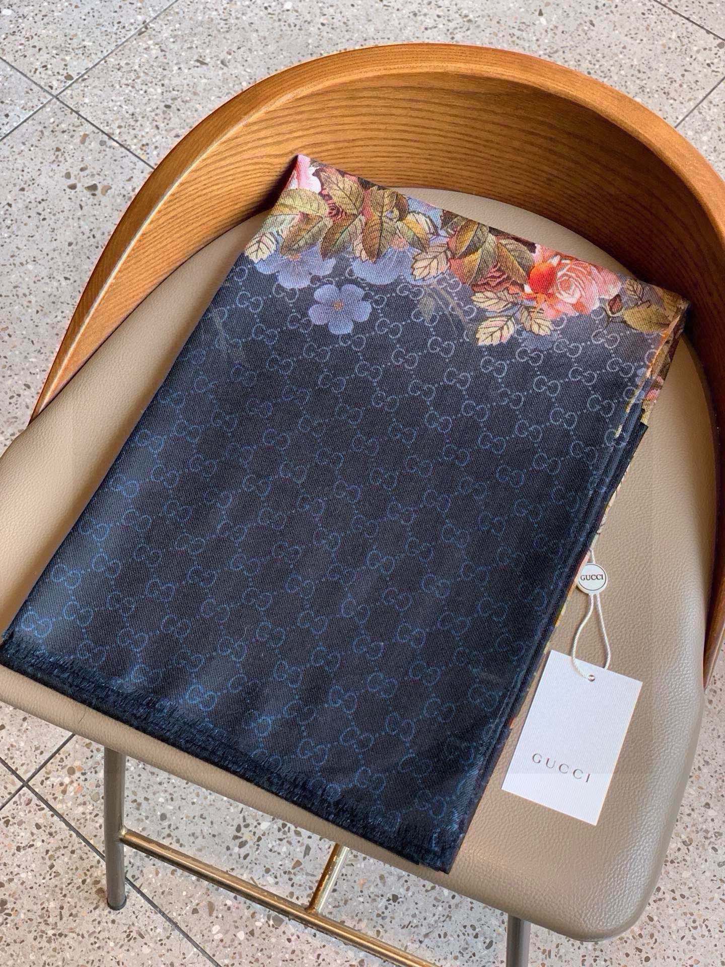 GUCCI SCARF 200 CM IN BLACK CASHMERE WITH COLORFUL FLOWER 405252
