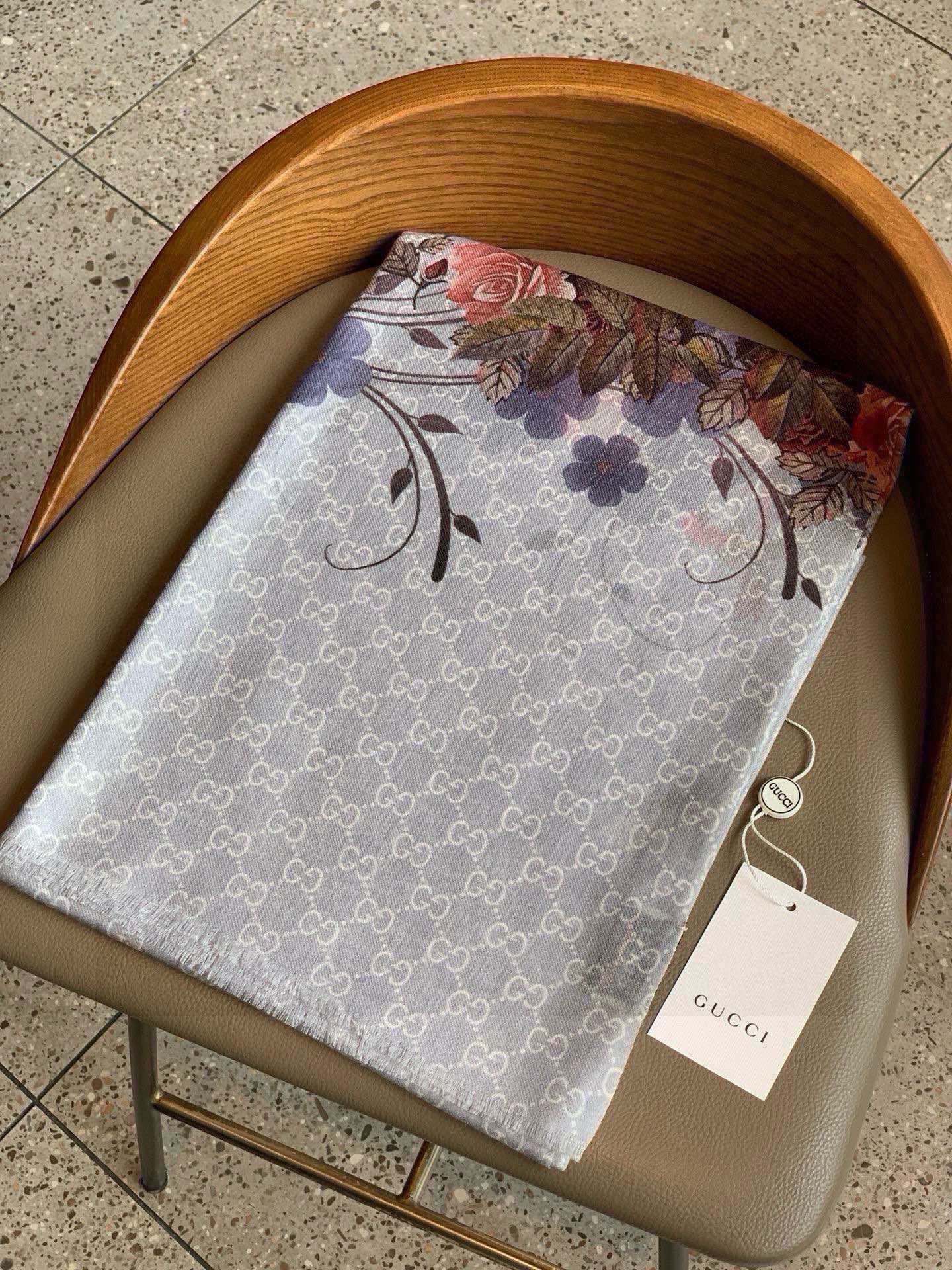 GUCCI SCARF 200 CM IN DOVE GRAY CASHMERE WITH COLORFUL FLOWER 405255