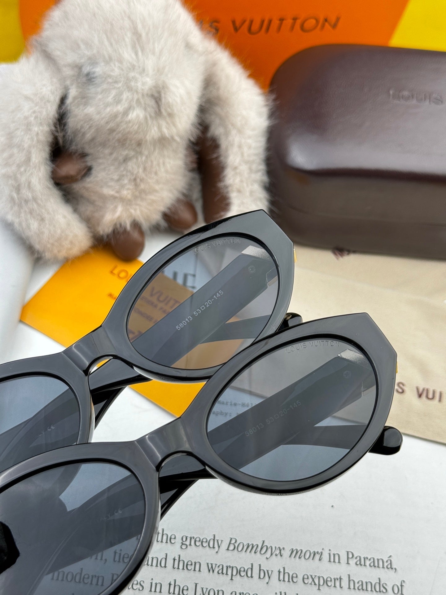 LOUIS VUITTON CAT EYE SUNGLASSES L35801 IN BLACK ACETATE