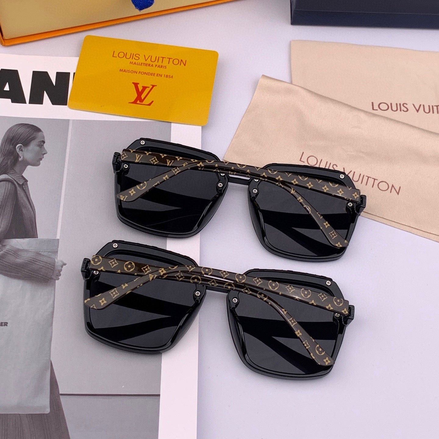 LOUIS VUITTON SQUARE SUNGLASSES L30157 IN BLACK ACETATE MONOGRAM LOGO