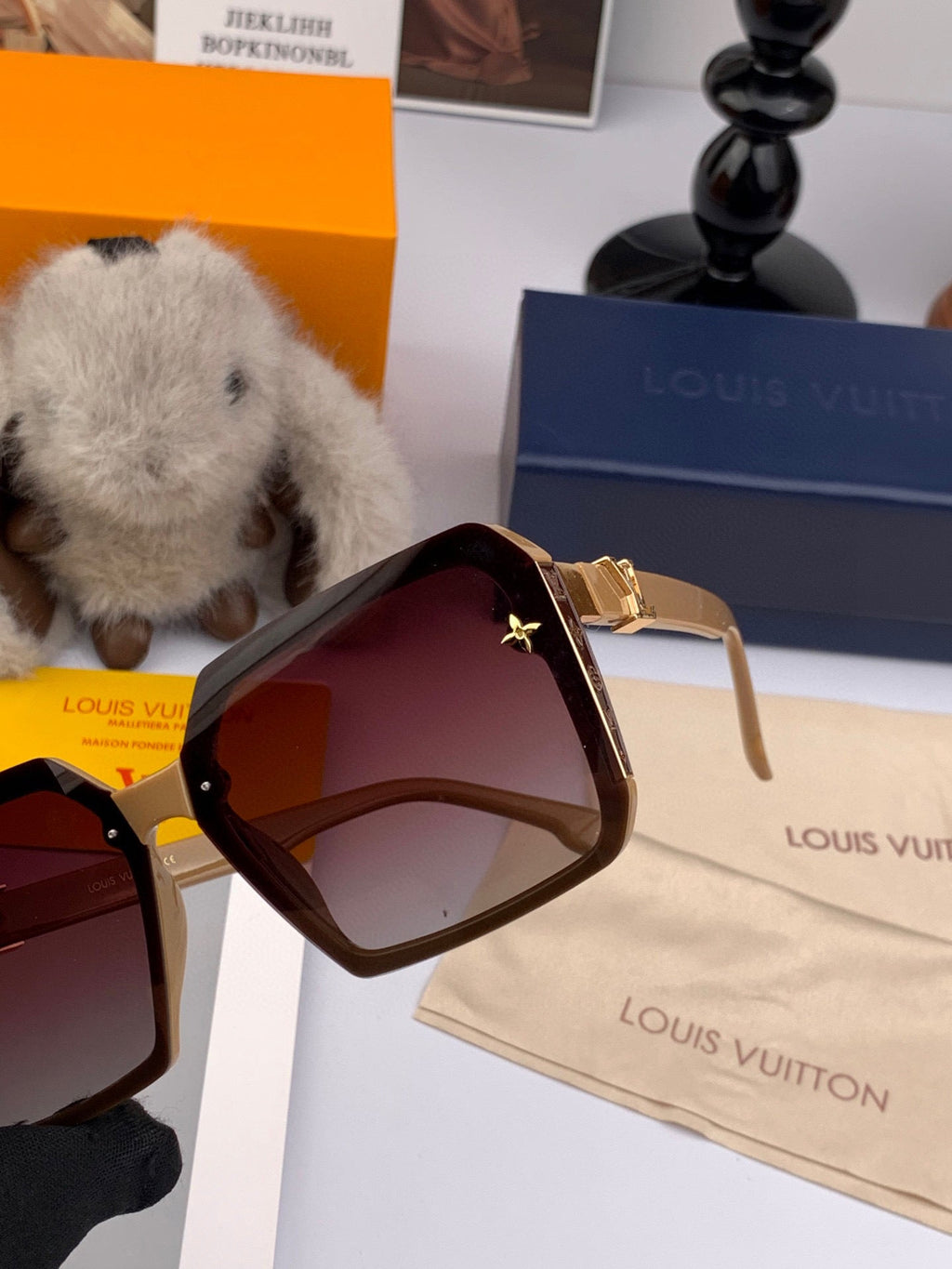 LOUIS VUITTON SQUARE SUNGLASSES L8148 IN ACETATE