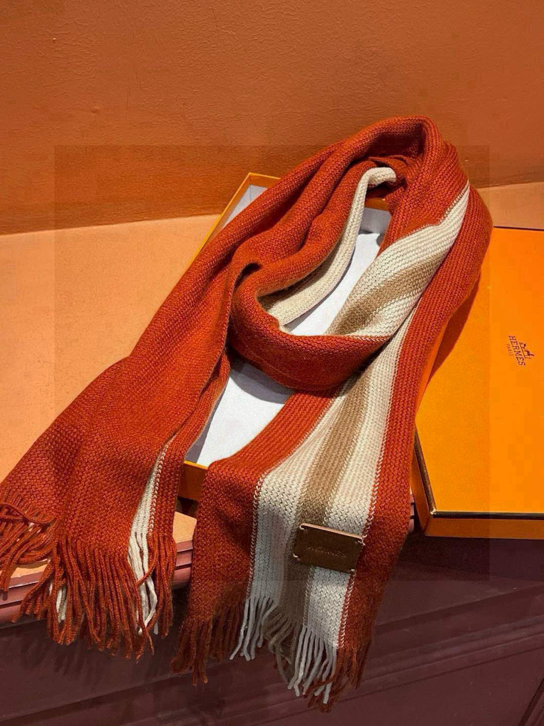 GUCCI 25S SCARF 180 IN CASHMERE 711251