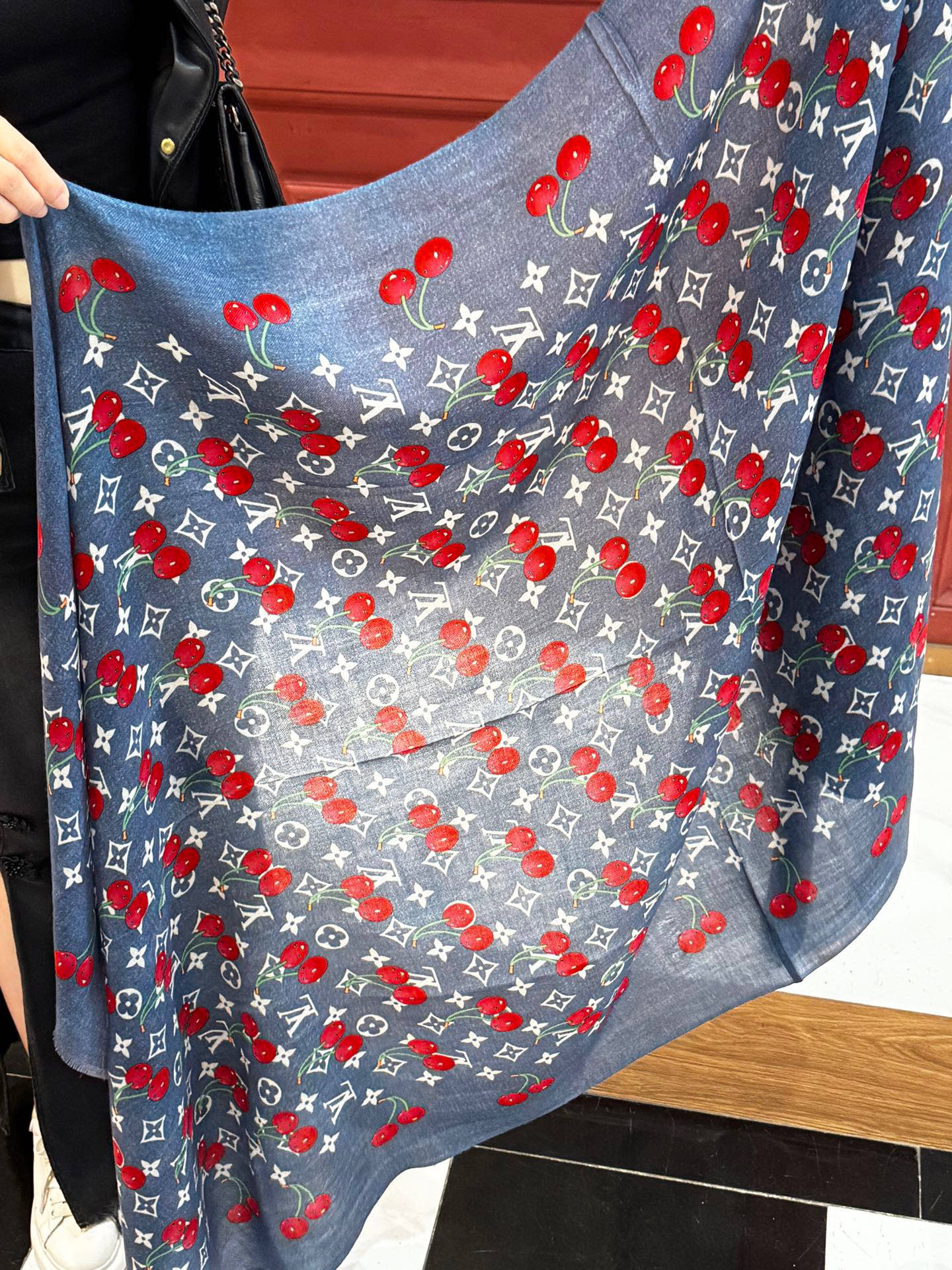 LOUIS VUITTON LV SCARF 200 CM IN CASHMERE 728982