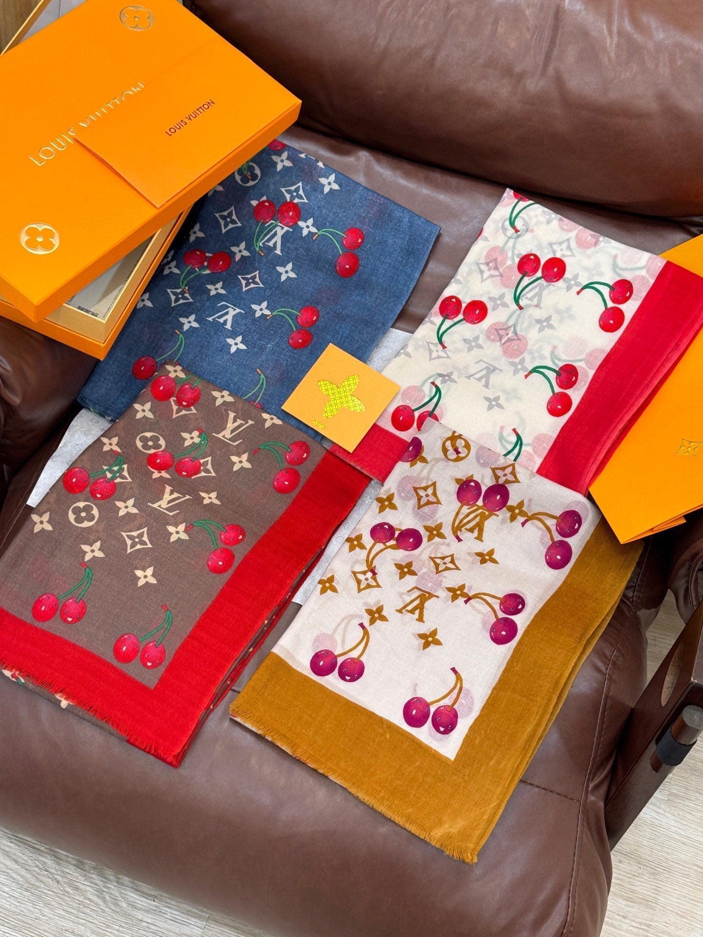 LOUIS VUITTON LV SCARF 200 CM IN CASHMERE 728982