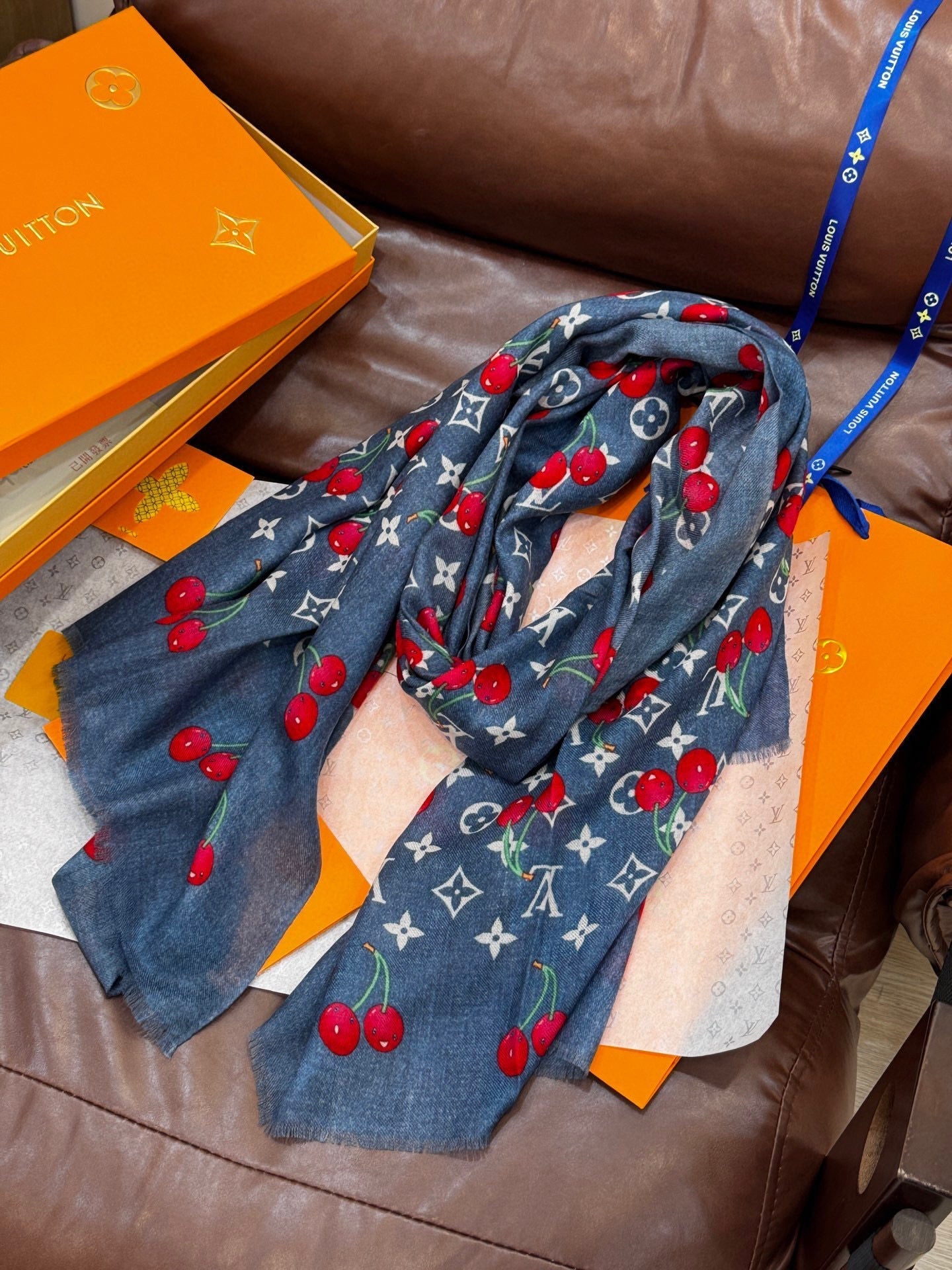 LOUIS VUITTON LV SCARF 200 CM IN CASHMERE 728982