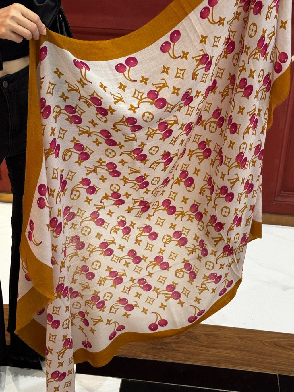 LOUIS VUITTON LV SCARF 200 CM IN CASHMERE 728983