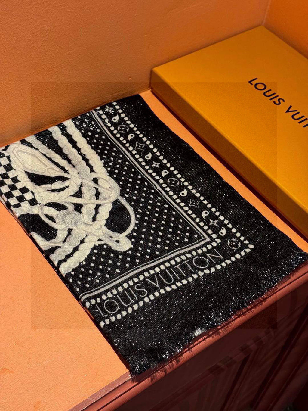 LOUIS VUITTON LV SCARF 200 CM IN CASHMERE 728993