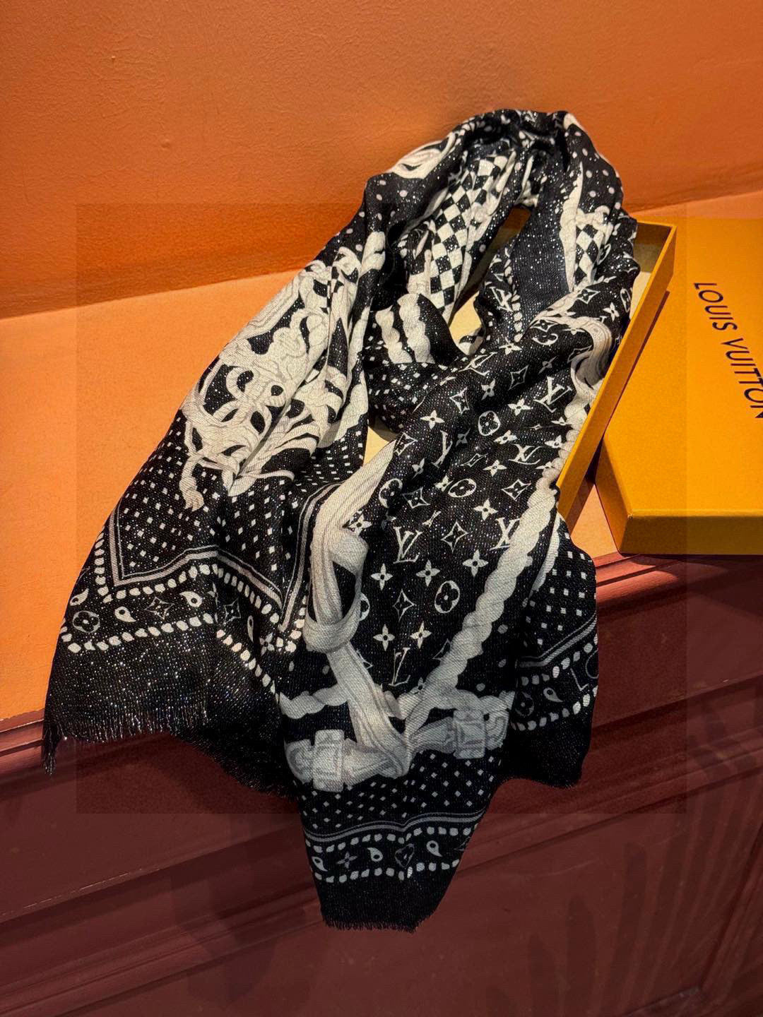 LOUIS VUITTON LV SCARF 200 CM IN CASHMERE 728993