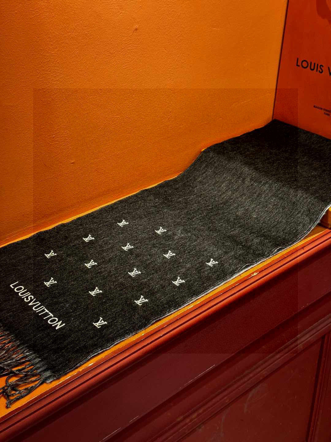 LOUIS VUITTON LV SCARF 180 CM IN CASHMERE 730575