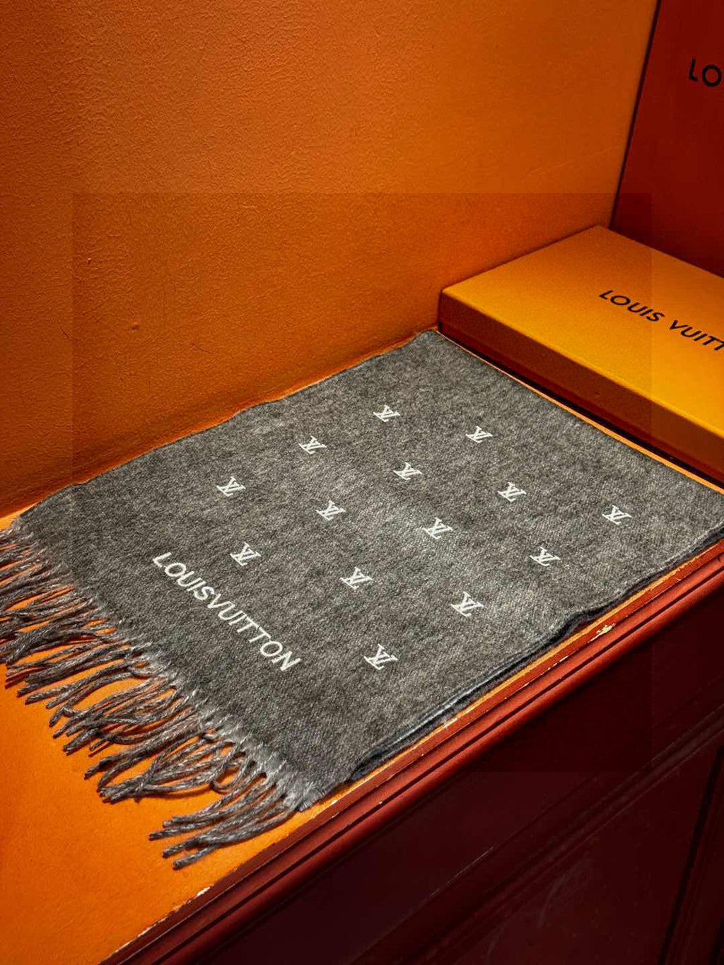 LOUIS VUITTON LV SCARF 180 CM IN CASHMERE 730576