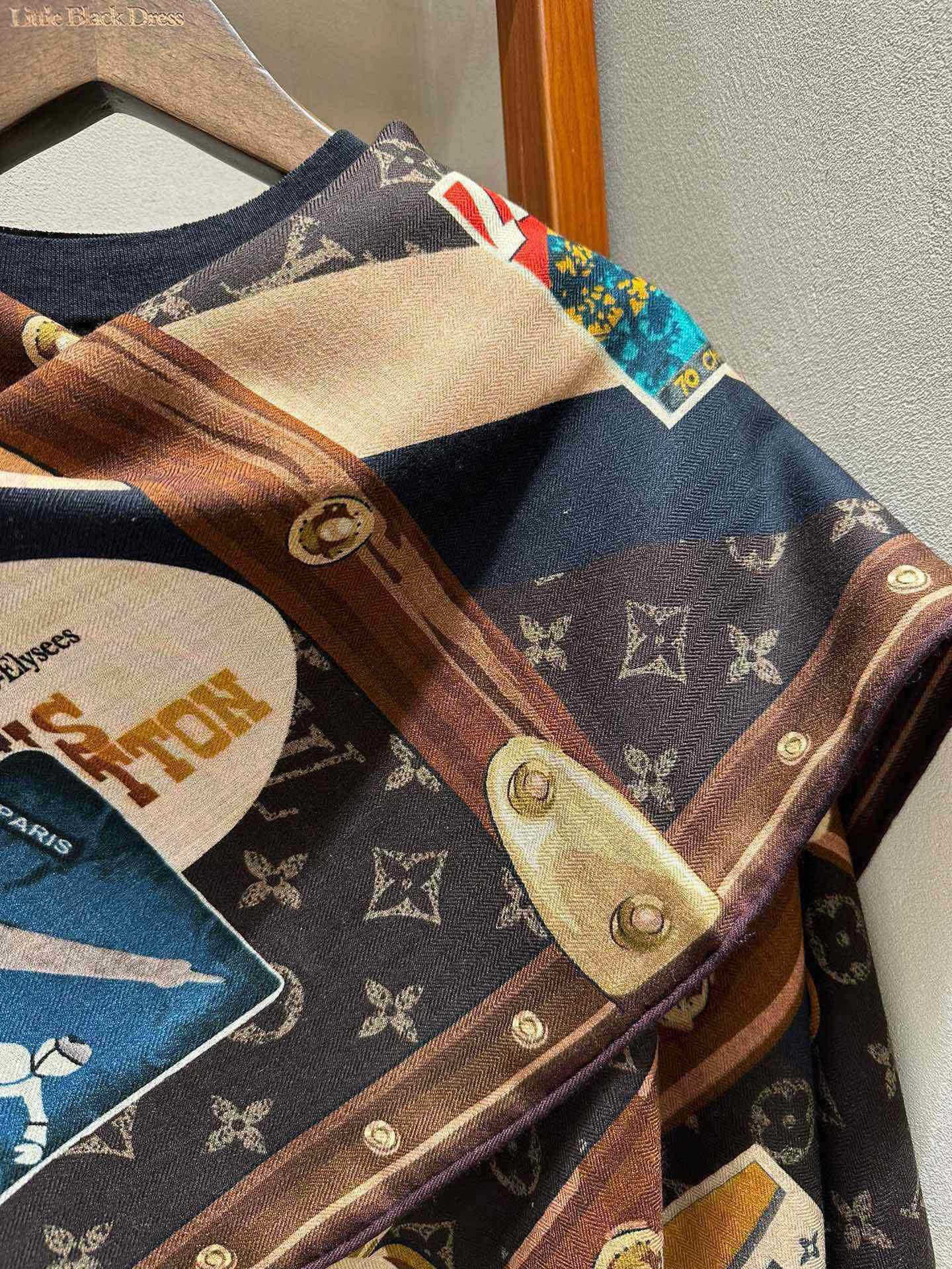 LOUIS VUITTON LV SCARF 140 CM IN SILK 732100