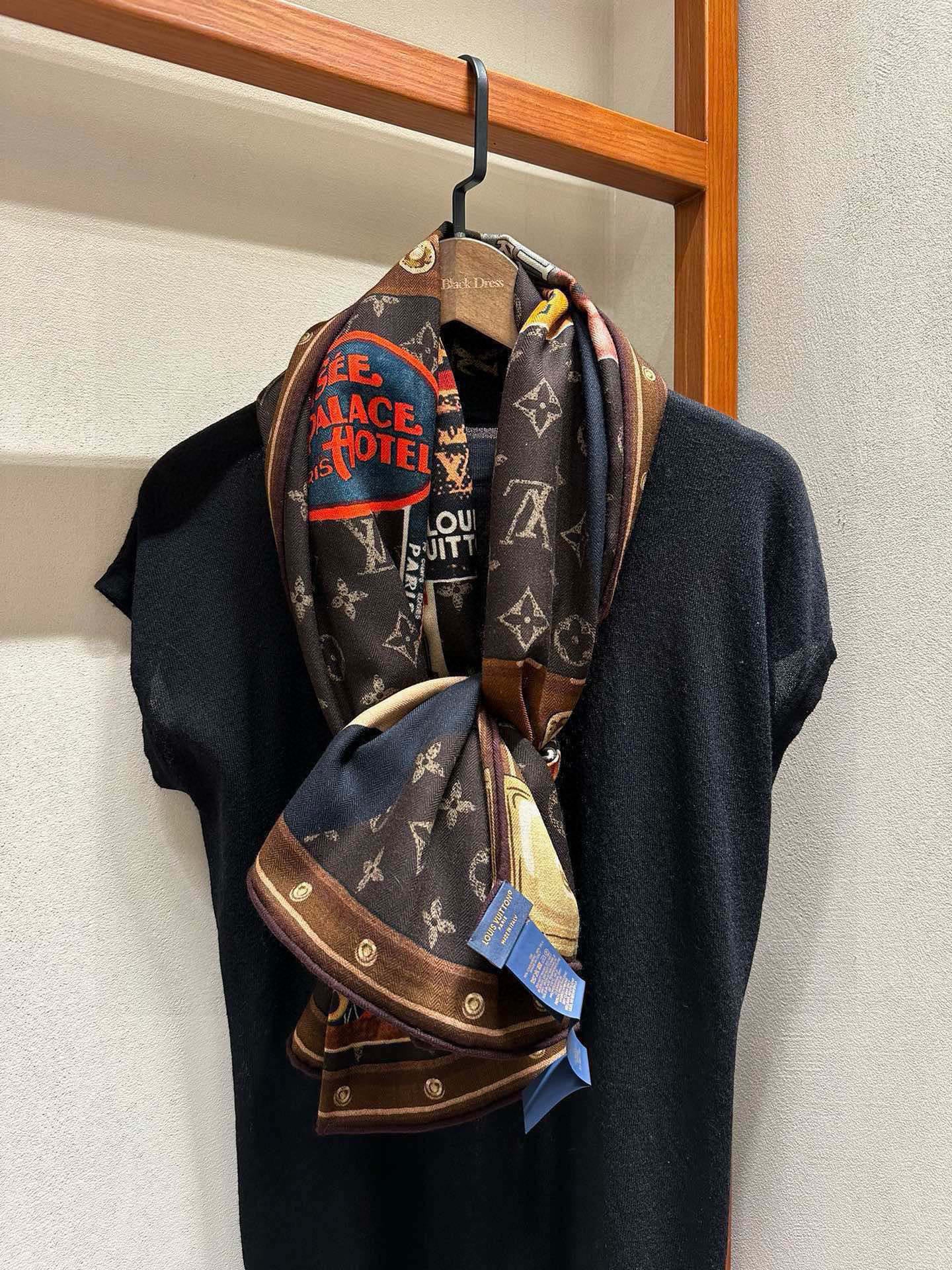 LOUIS VUITTON LV SCARF 140 CM IN SILK 732100
