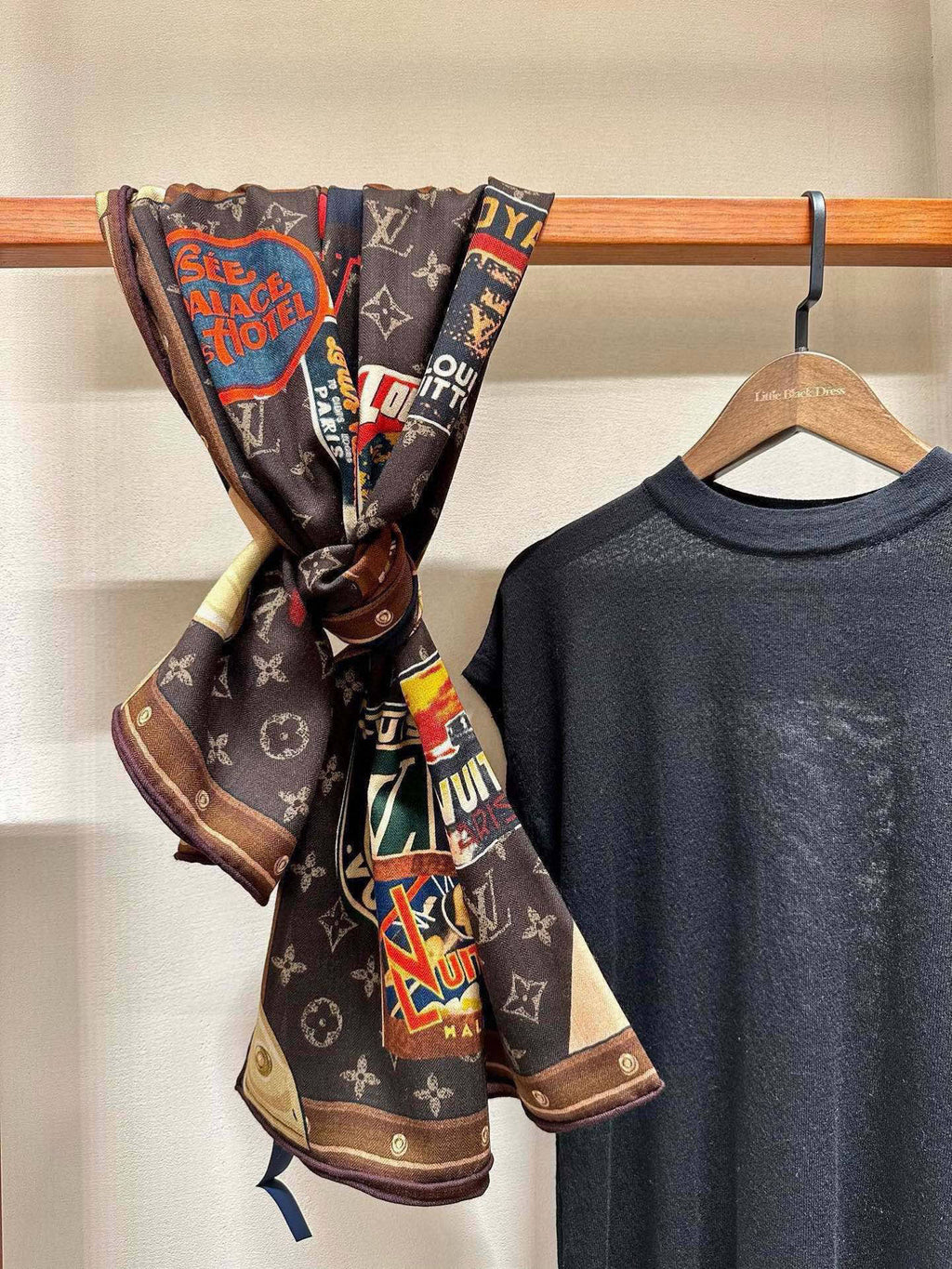LOUIS VUITTON LV SCARF 140 CM IN SILK 732100