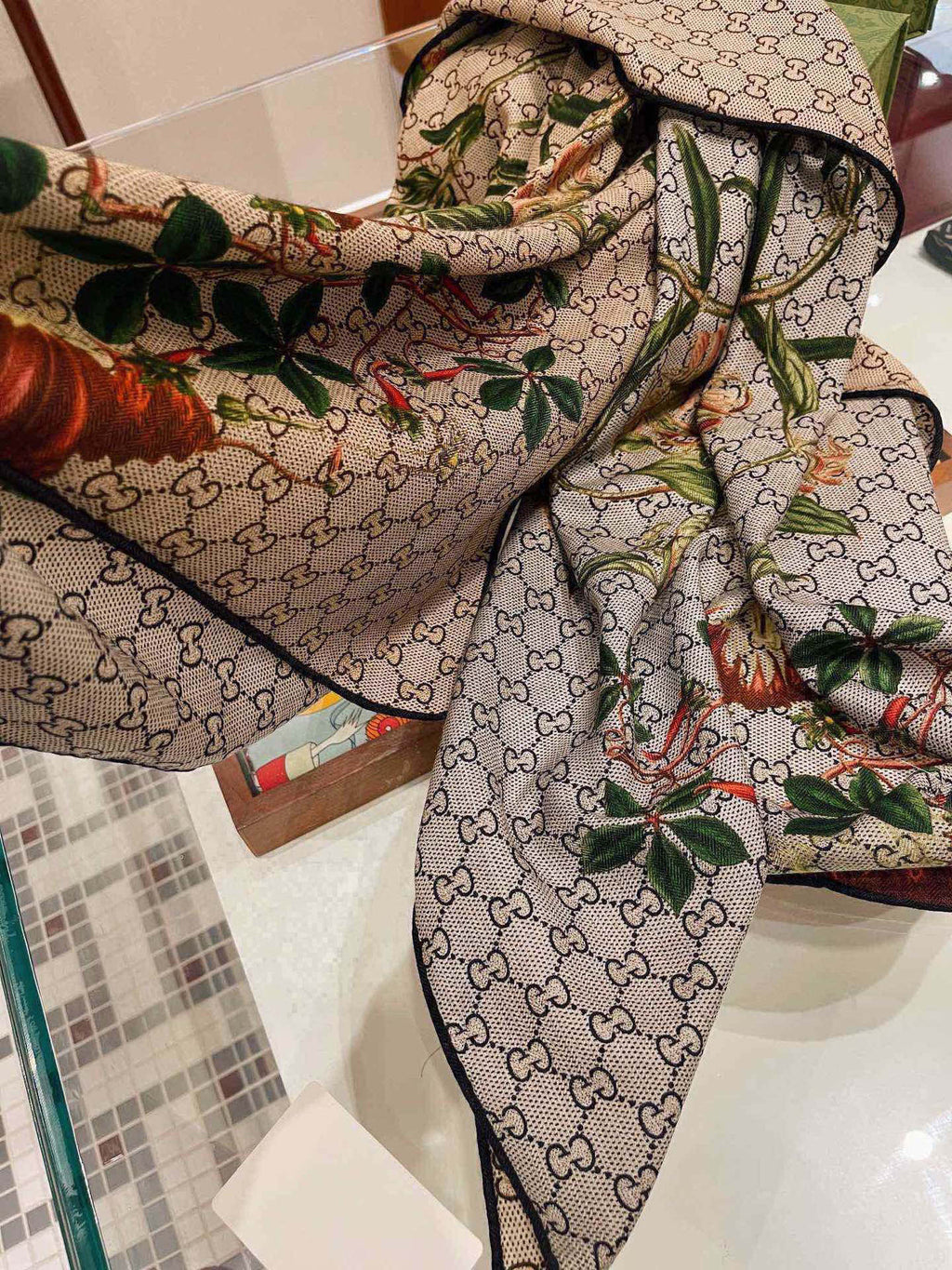GUCCI 25S SCARF 180 IN CASHMERE 738505