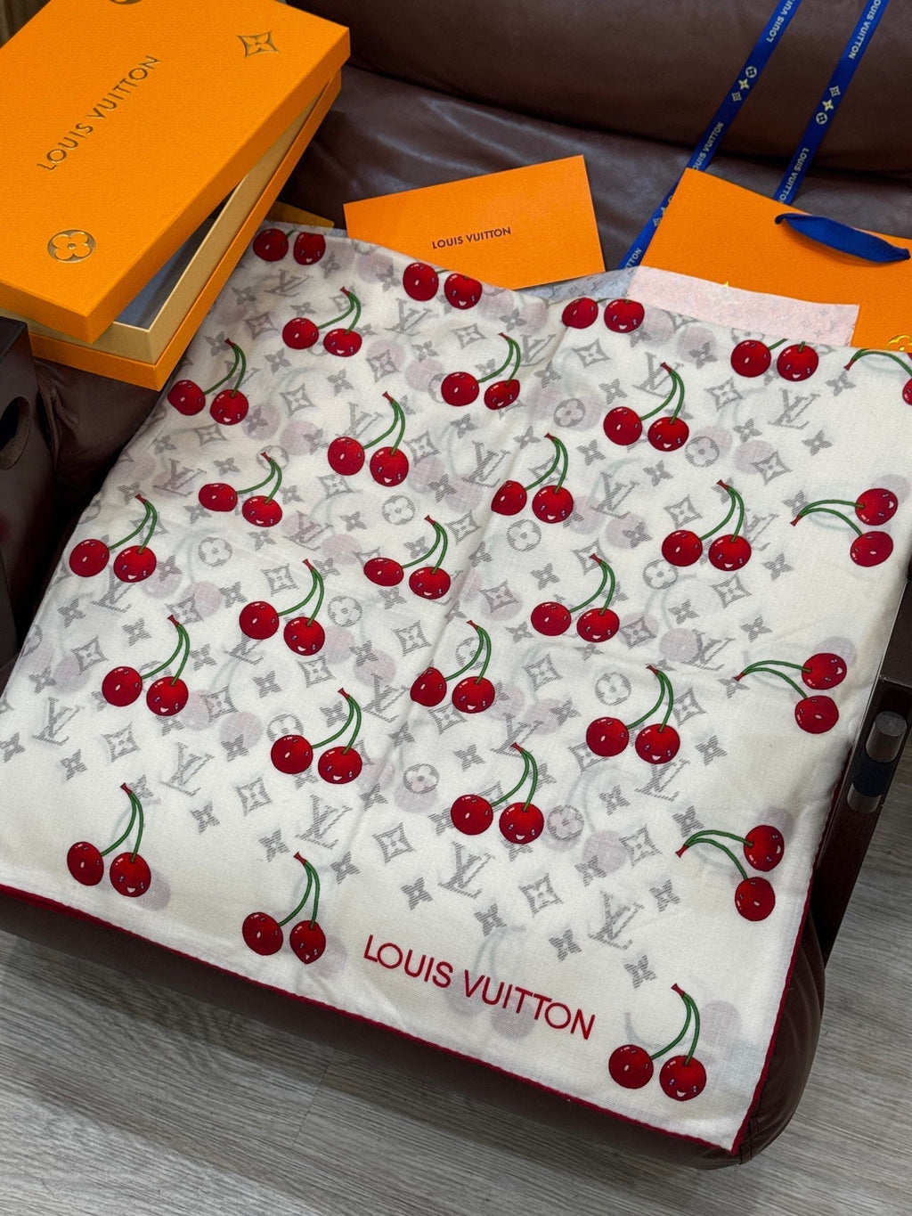 LOUIS VUITTON LV SCARF 140 CM IN SILK-CASHMERE BLEND 737267