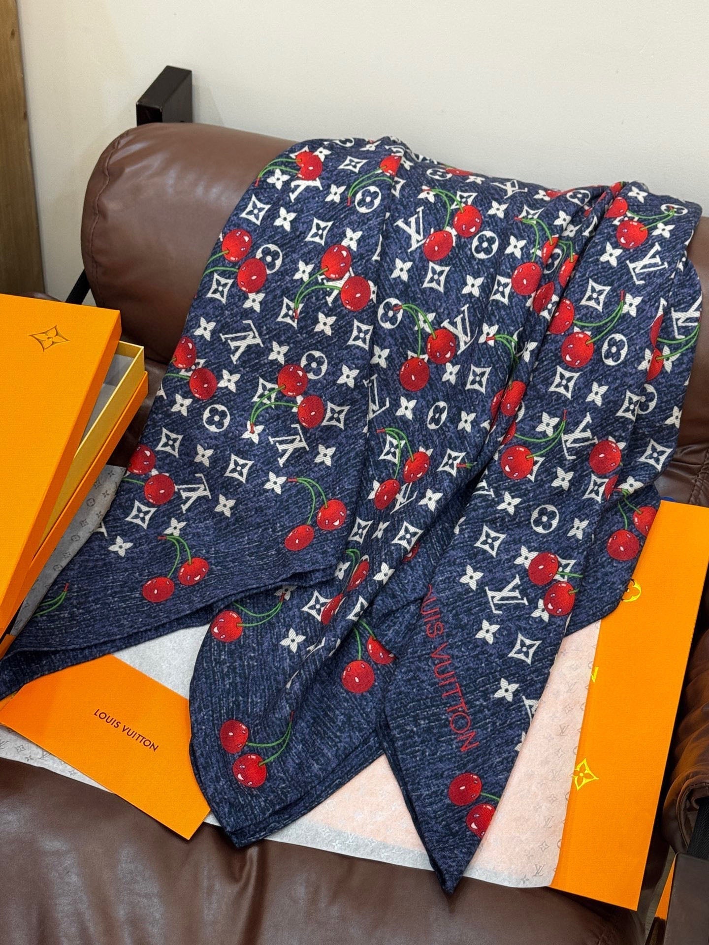 LOUIS VUITTON LV SCARF 140 CM IN SILK-CASHMERE BLEND 737269
