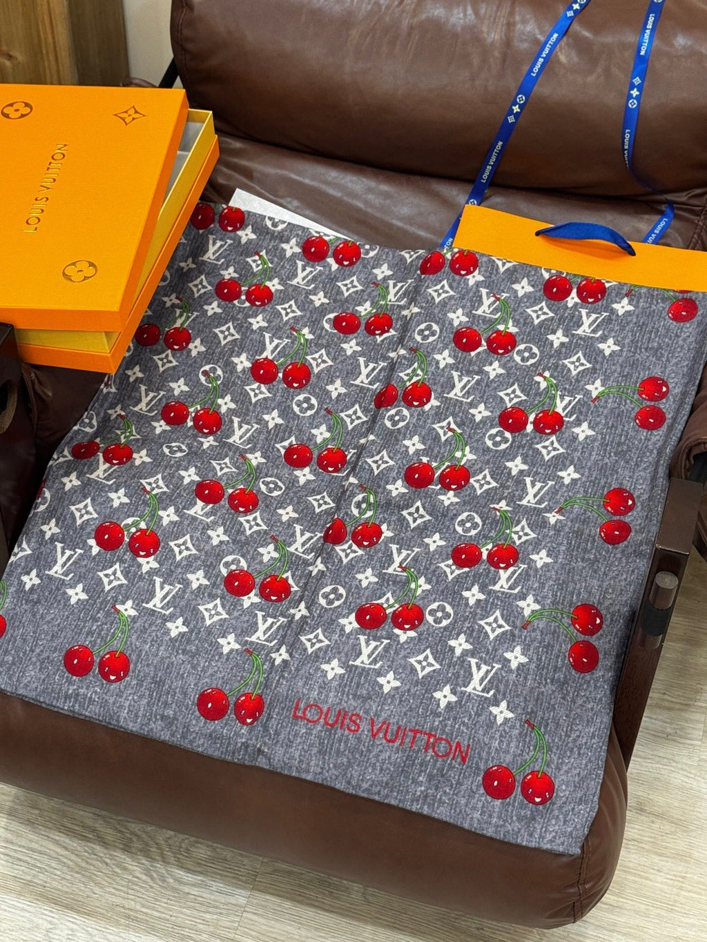 LOUIS VUITTON LV SCARF 140 CM IN SILK-CASHMERE BLEND 737270