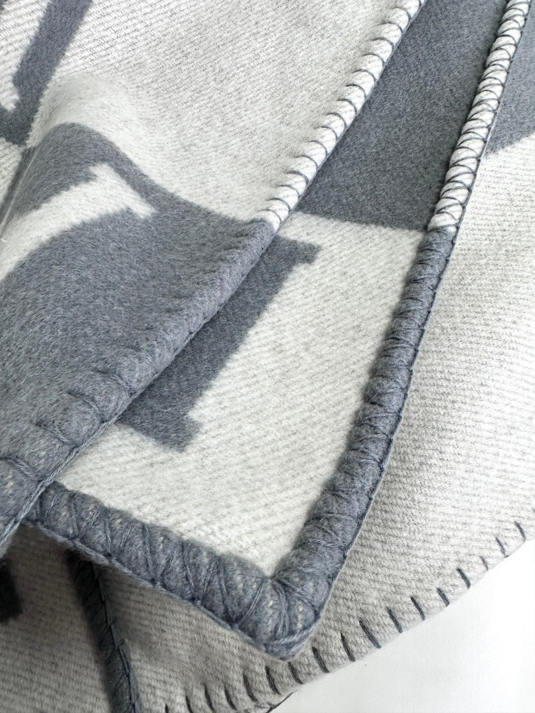 HERMES AVALON THROW BLANKET 170 CM IN COOL GRAY CASERE 294471