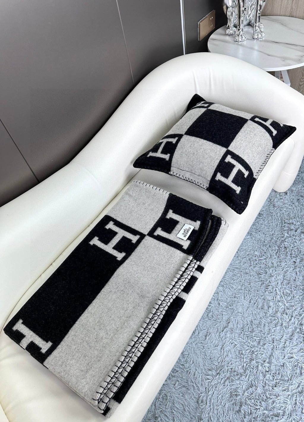 HERMES AVALON THROW BLANKET 170 CM IN BLACK CASERE 294472