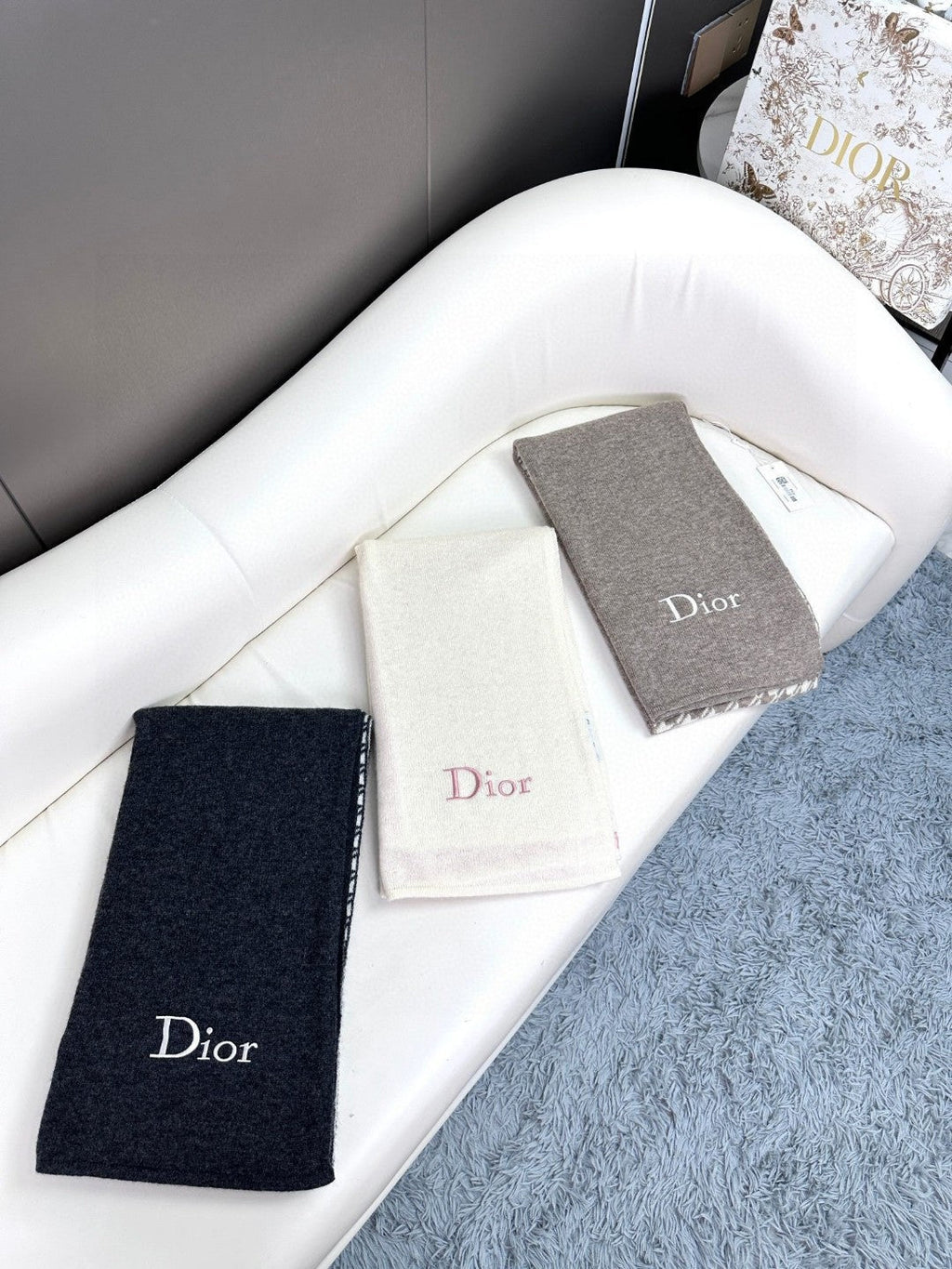 DIOR SCARF 190 CM IN KHAKI BEIGE MIX WHITE CARO CASHMERE 388125