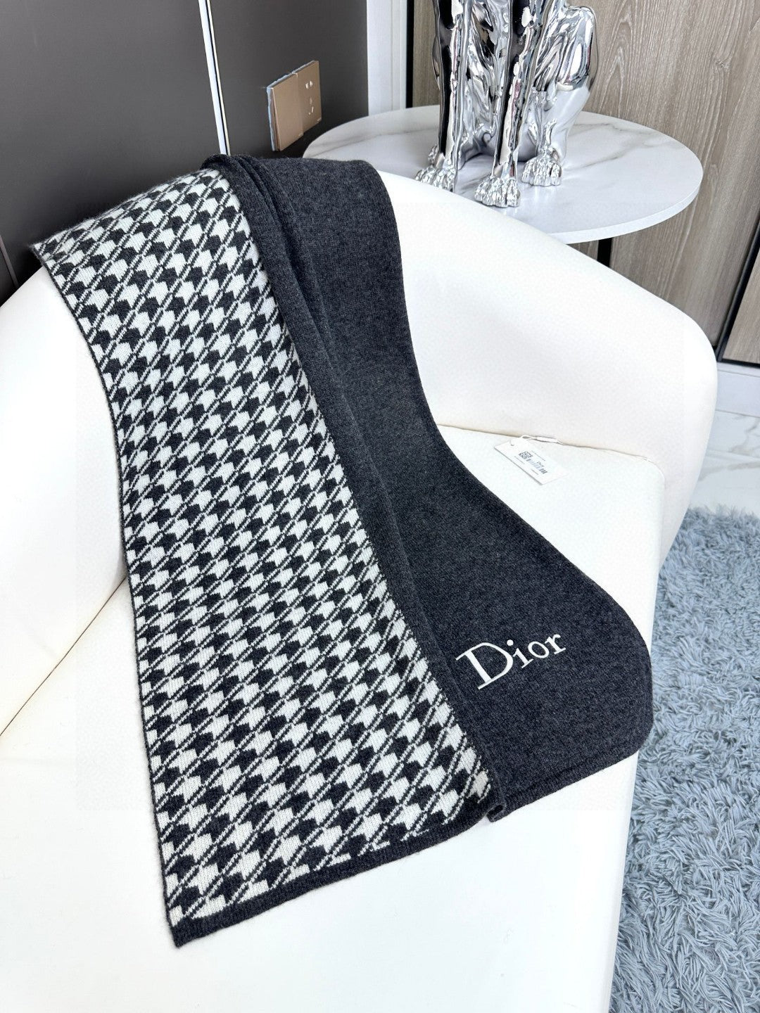 DIOR SCARF 190 CM IN BLACK MIX WHITE CARO CASHMERE 388127