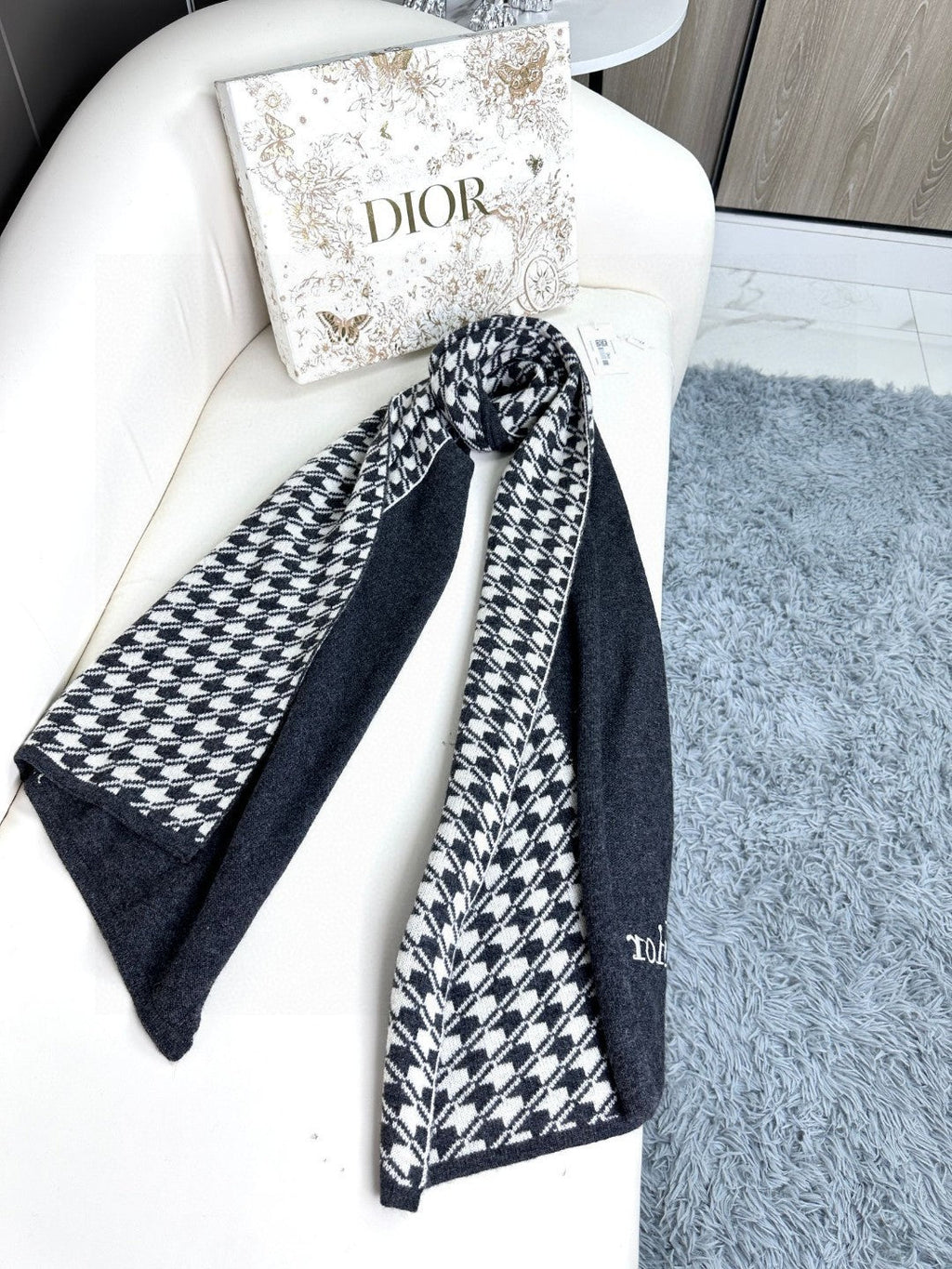 DIOR SCARF 190 CM IN BLACK MIX WHITE CARO CASHMERE 388127