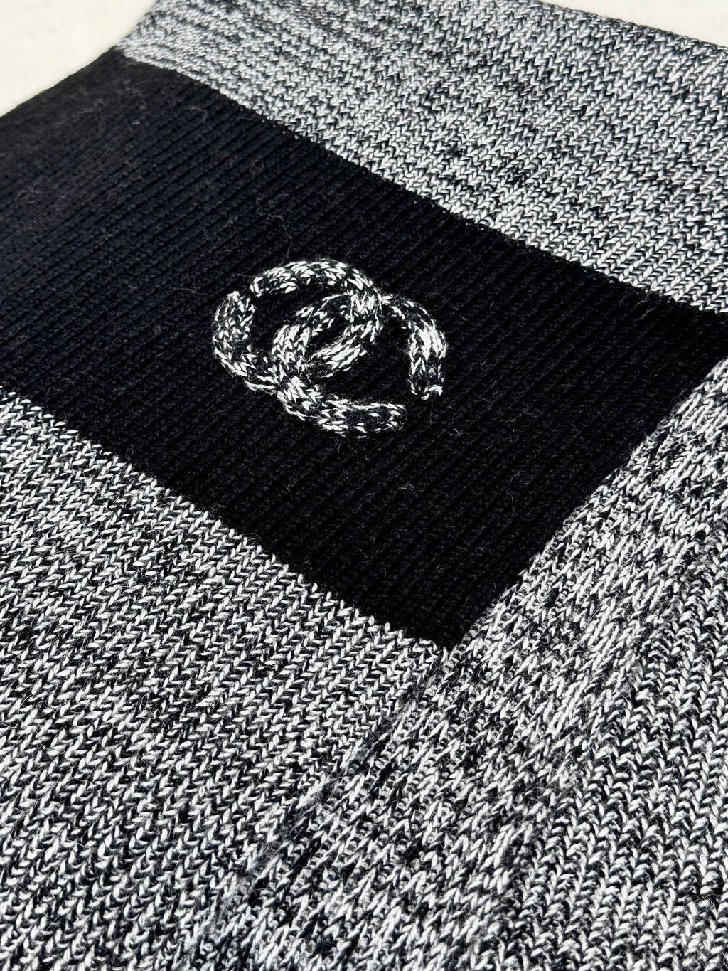 CHANEL SCARF 180 CM IN SHARK GRAY MIX BLACK CASHMERE 389977
