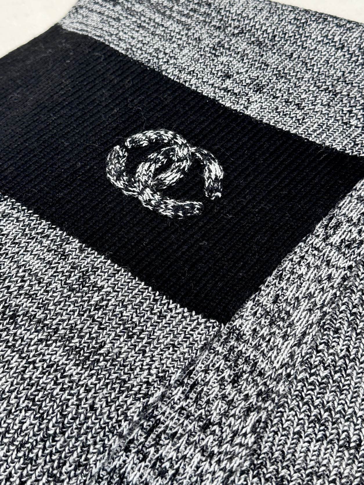 CHANEL SCARF 180 CM IN SHARK GRAY MIX BLACK CASHMERE 389977