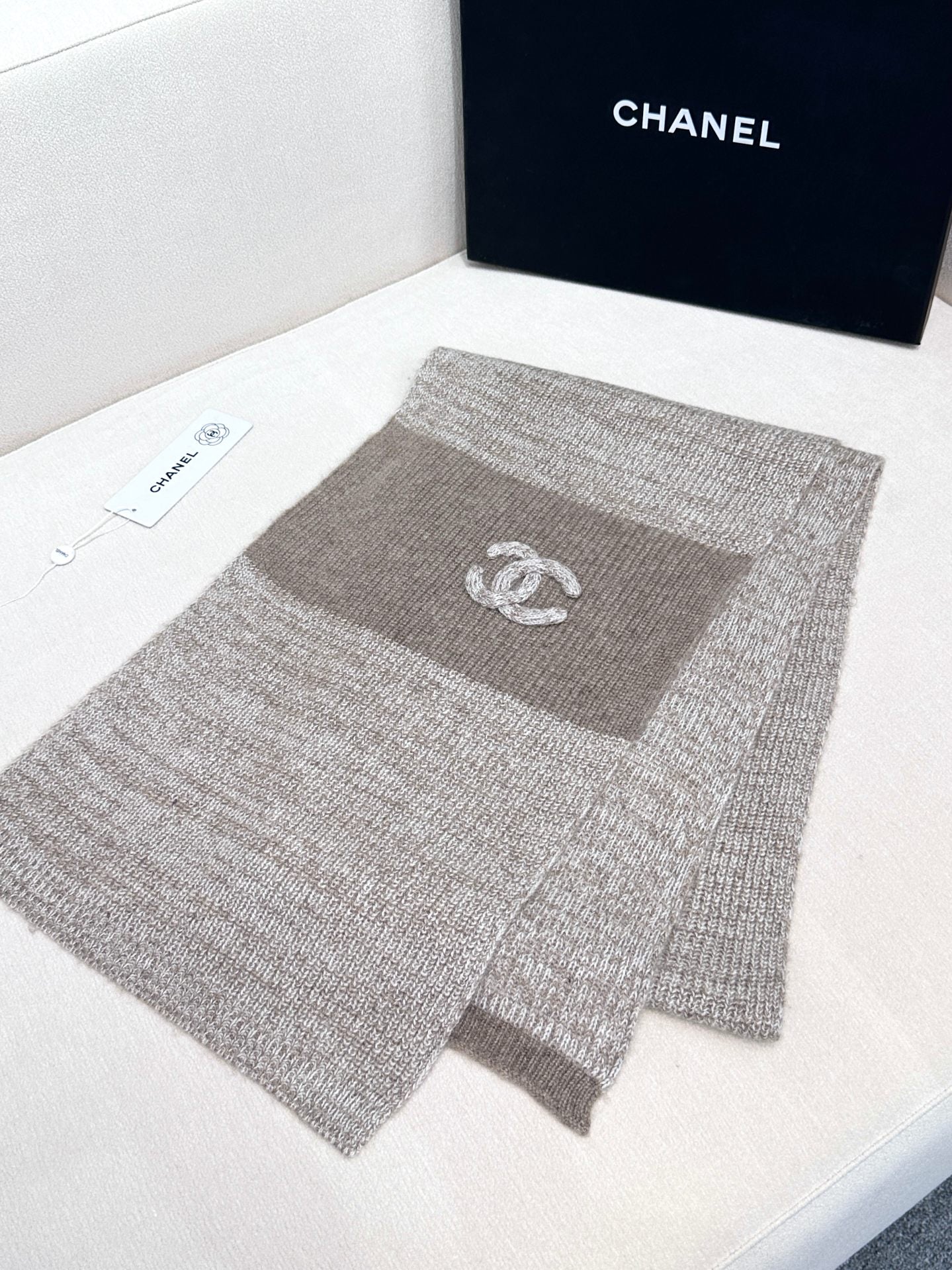 CHANEL SCARF 180 CM IN KHAKI BROWN CASHMERE 389978