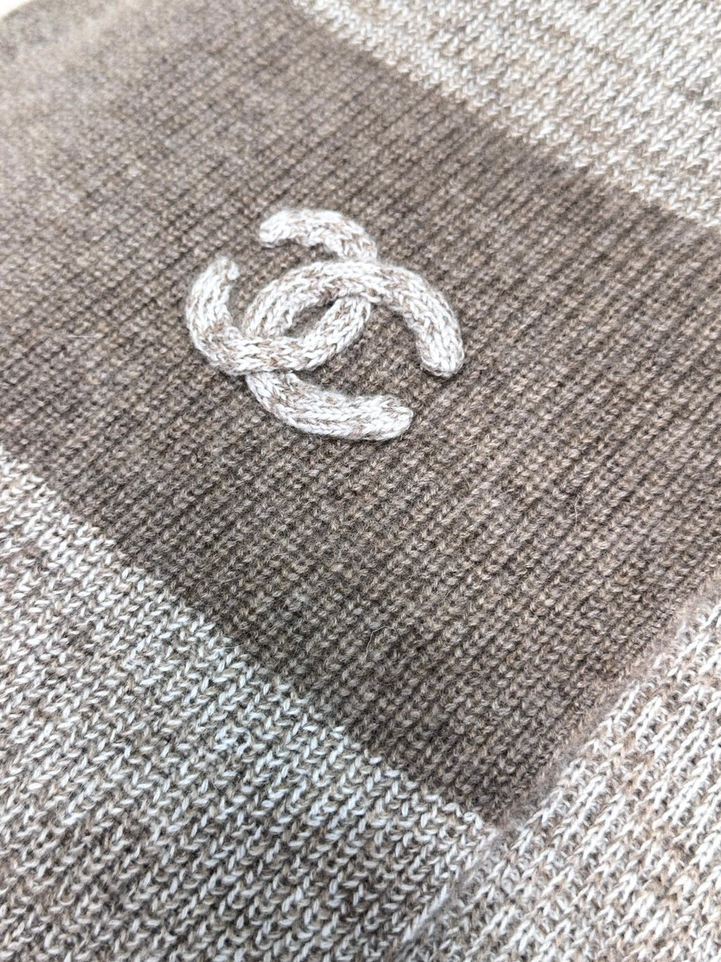 CHANEL SCARF 180 CM IN KHAKI BROWN CASHMERE 389978
