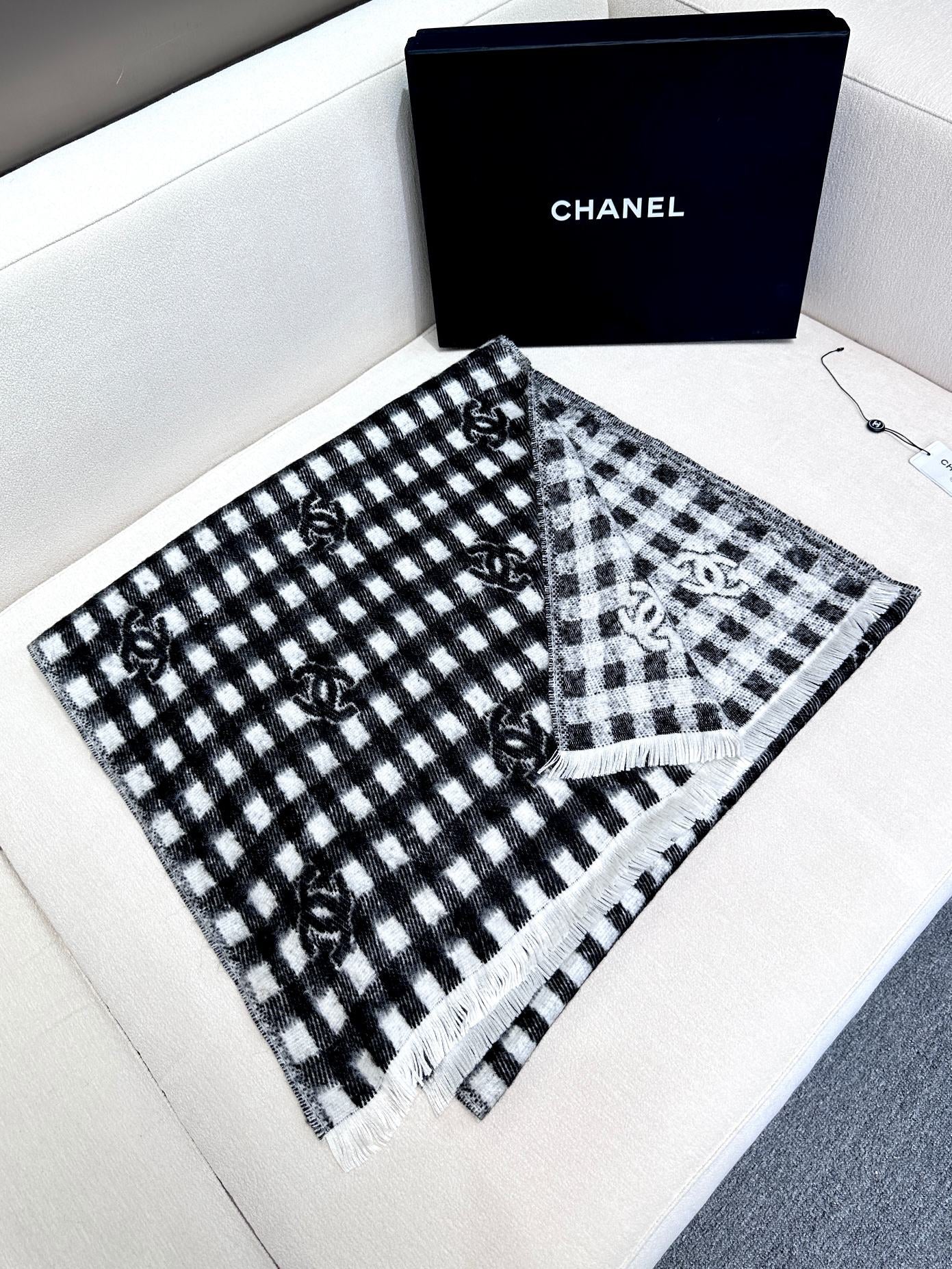 CHANEL SCARF 190 CM IN BLACK MIX WHITE CARO CASHMERE AND WOOL 390944