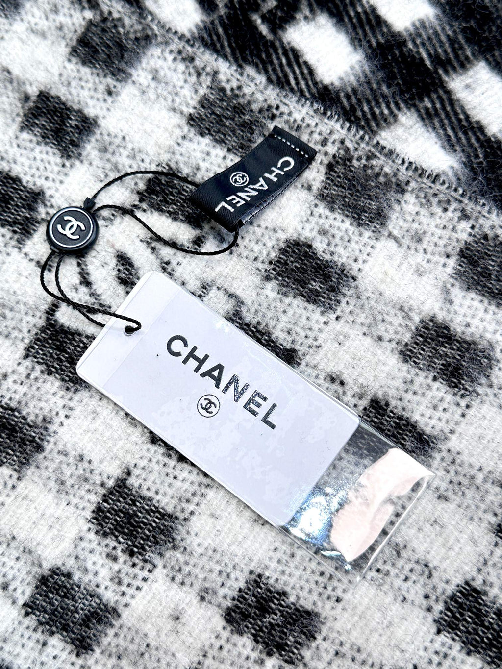 CHANEL SCARF 190 CM IN BLACK MIX WHITE CARO CASHMERE AND WOOL 390944