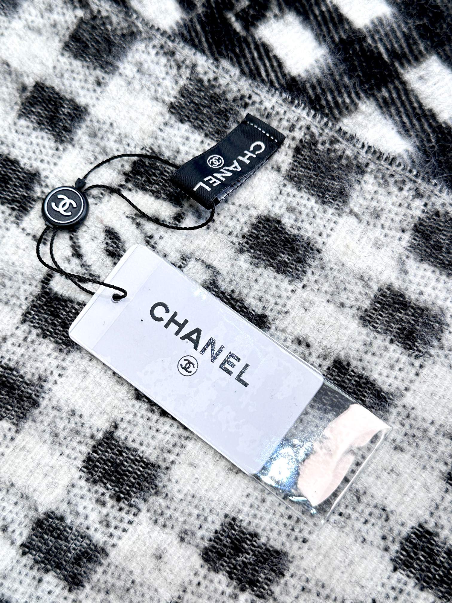 CHANEL SCARF 190 CM IN BLACK MIX WHITE CARO CASHMERE AND WOOL 390944