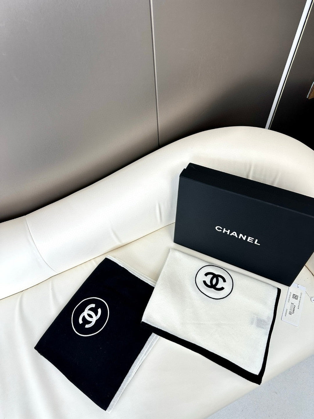 CHANEL LONG SCARF 200 CM IN WHITE CASHMERE AND SILK 396410