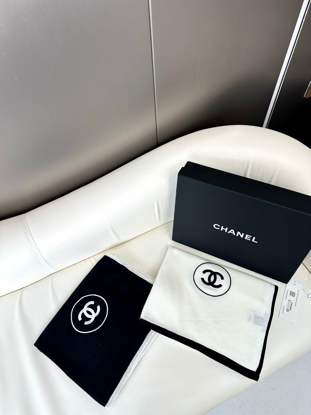 CHANEL LONG SCARF 200 CM IN WHITE CASHMERE AND SILK 396410