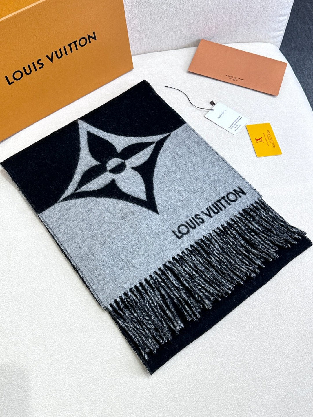 LOUIS VUITTON GRAPHIC DUAL SCARF 192 CM IN BLACK MIX LIGHT GRAY WOOL AND CASHMERE 396435