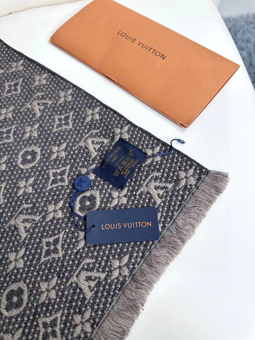LOUIS VUITTON SCARF 180 CM IN KHAKI BROWN CLASSIC MONOGRAM CASHMERE 396440