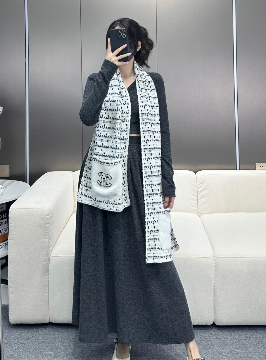 CHANEL SCARF 180 CM IN WHITE MIX BLACK CASHMERE 403851
