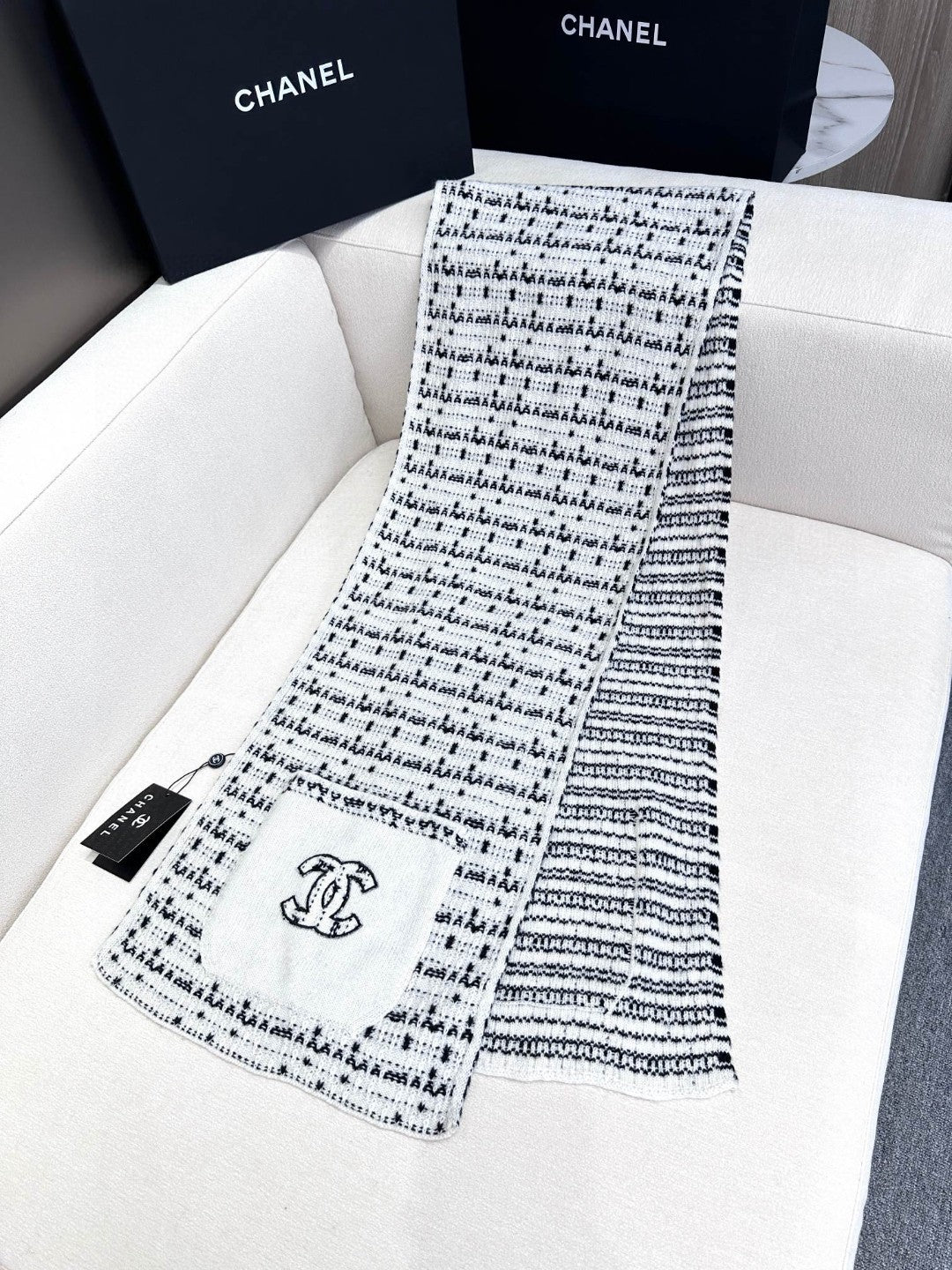 CHANEL SCARF 180 CM IN WHITE MIX BLACK CASHMERE 403851
